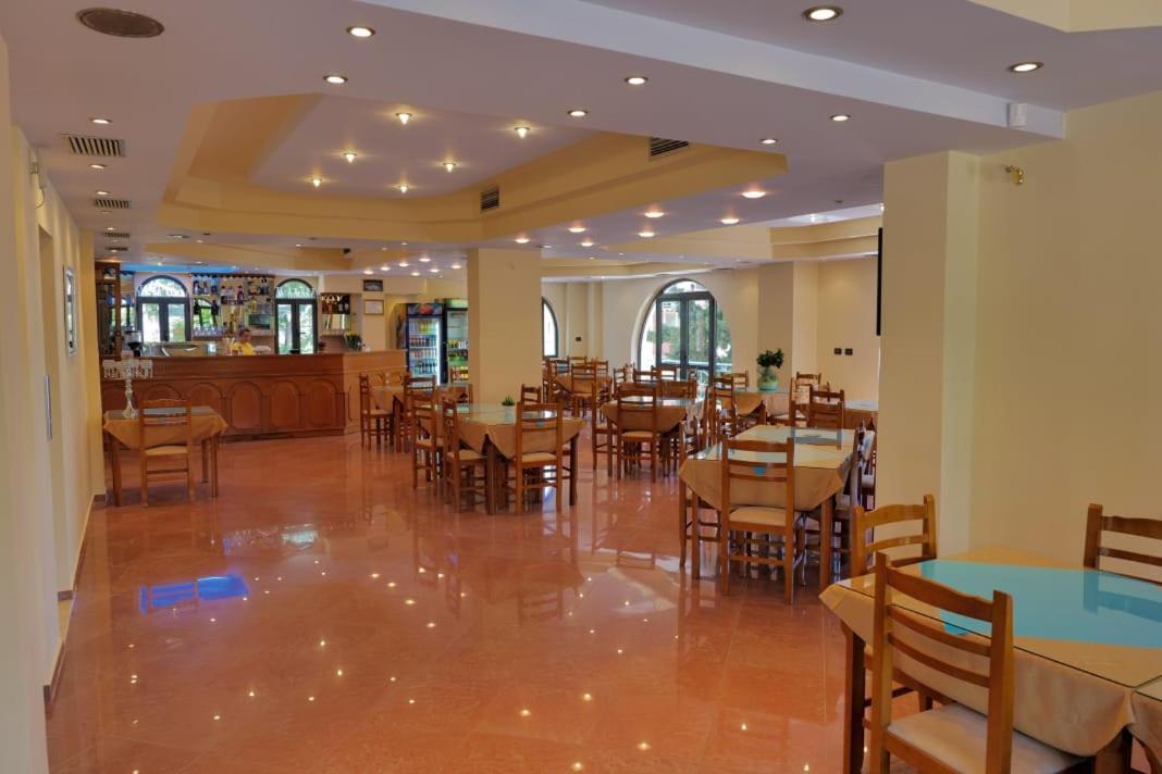 Blue Heaven Hotel Sarande Exterior photo